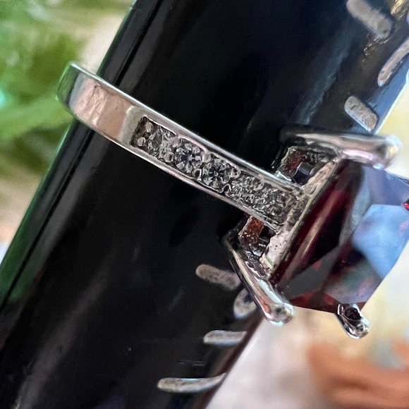 See Video! New Garnet Princess Cut Solitaire Ring with Diamond sides size 7.75 - Picture 3 of 16